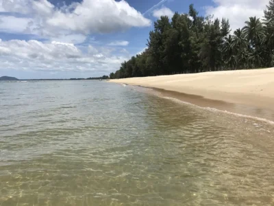 beach_in_front_golden_sea_village_ban_krut_thailand